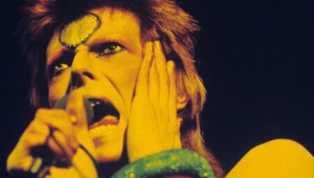 David Bowie’nin 80 binden fazla eşya, mektup, şarkı sözü içeren arşivi ziyarete açılacak