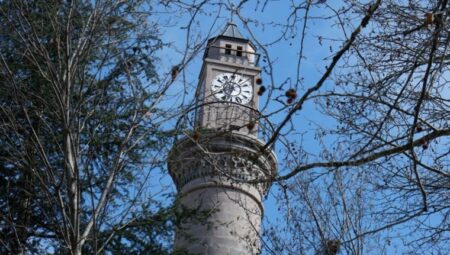 Ladik Saat Kulesi’ndeki 134 yıllık mekanizma, zamana meydana okuyor